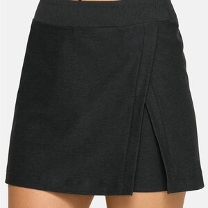 Outdoor Voices 4 1/2" Court Skort in XL Black